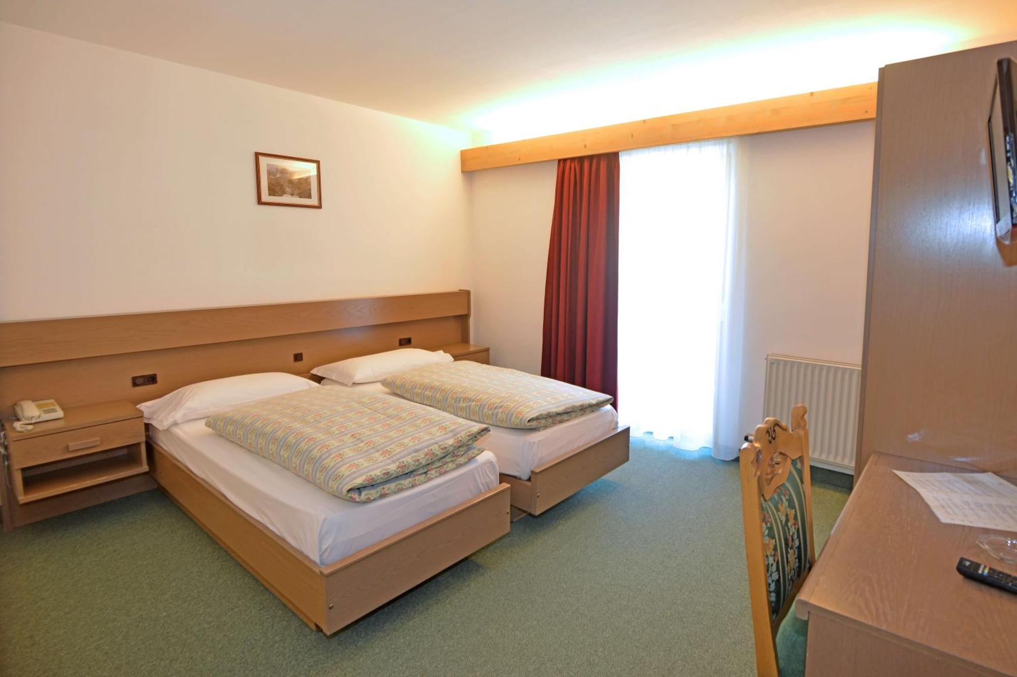 Wellness Hotel Dolomia Soraga Bagian luar foto